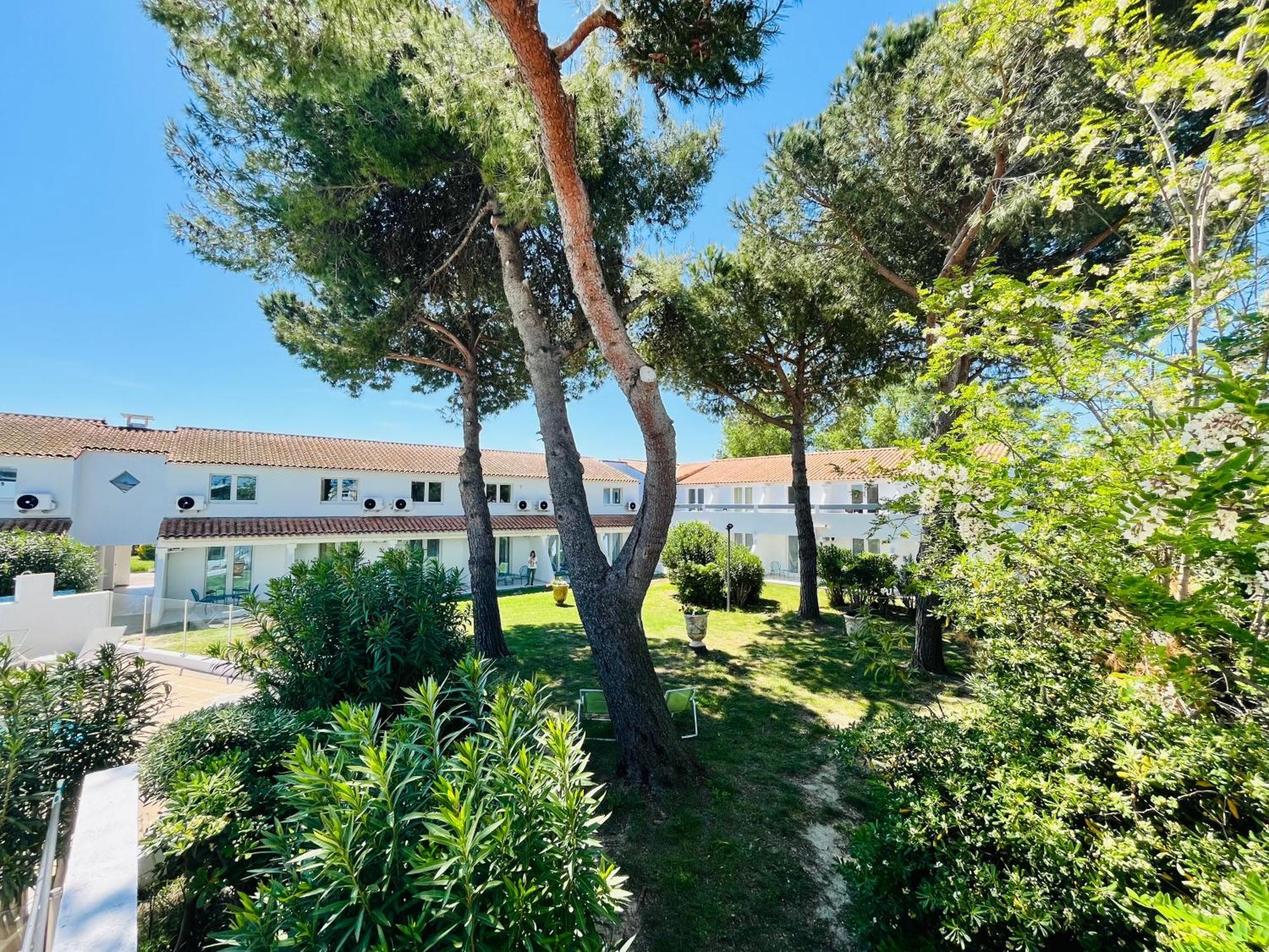 Hotel Artemia - Avec Piscine Aigues-Mortes