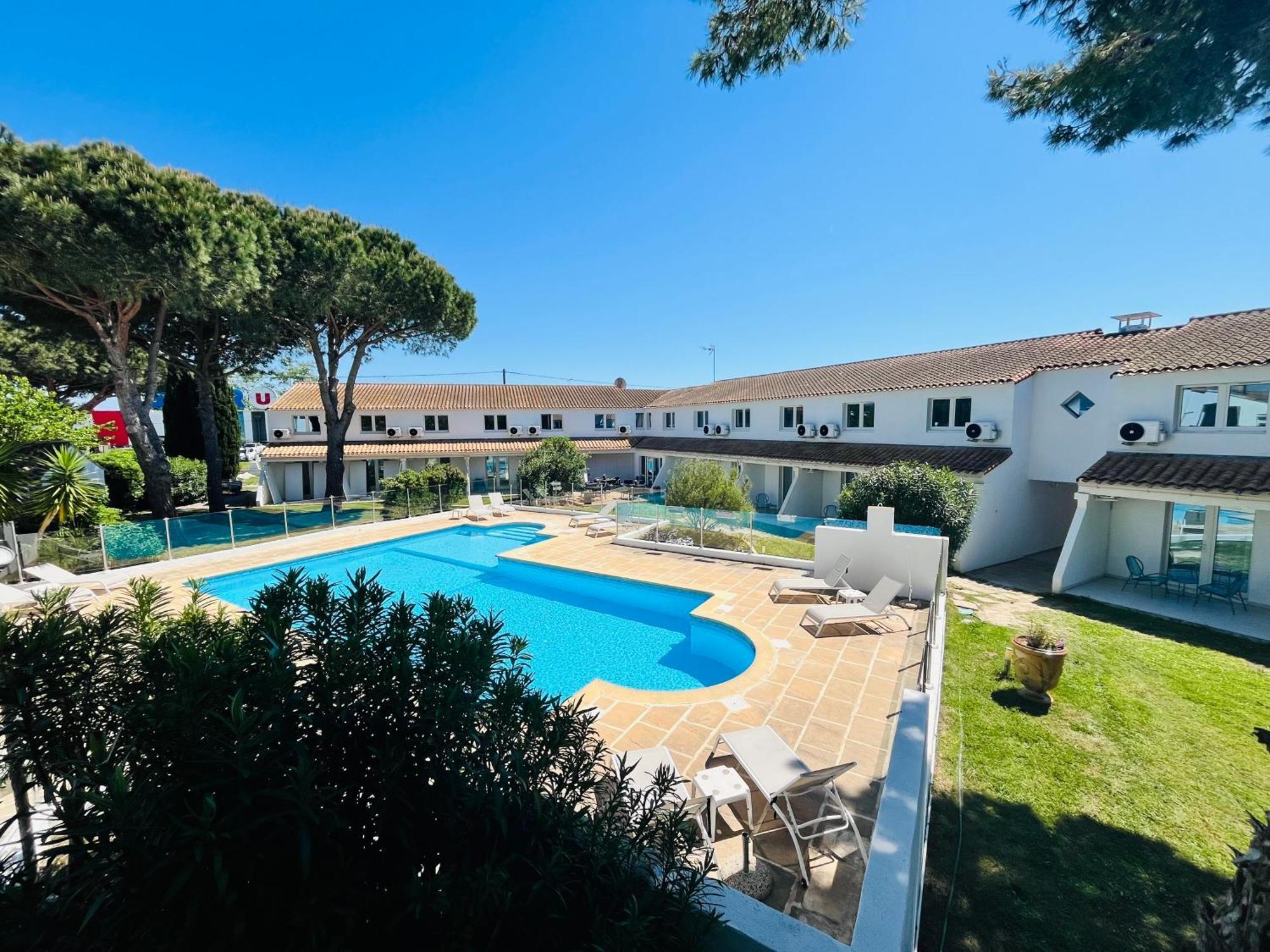 Artemia - Avec Piscine Hotel